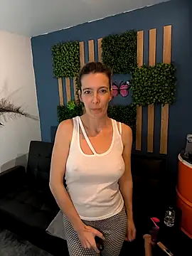 Snapshot of EvaliXiouss chatting on 03-16-26, 08:29 EvaliXiouss online show from 03-16-26, 08:29