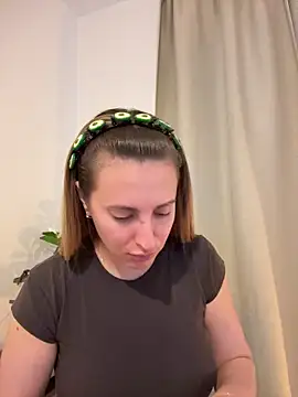 Snapshot of EvaRyen_ chatting on 05-14-26, 04:48 EvaRyen online show from 05-14-26, 04:48