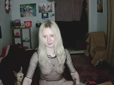 Snapshot of SilkMuseX chatting on 05-17-26, 06:30 SilkMuseX online show from 05-17-26, 06:30