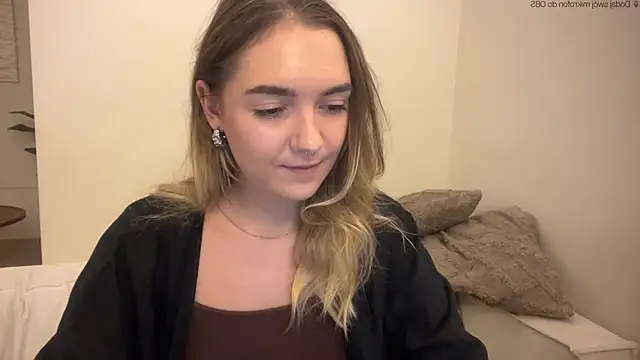 Snapshot of RoxyWet chatting on 06-04-26, 12:21 RoxyWet online show from 06-04-26, 12:21