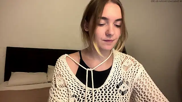 Snapshot of RoxyWet chatting on 04-29-26, 01:37 RoxyWet online show from 04-29-26, 01:37