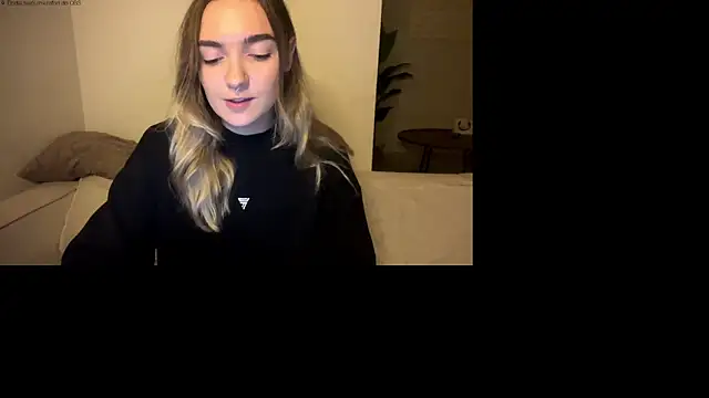 Snapshot of RoxyWet chatting on 06-05-26, 12:33 RoxyWet online show from 06-05-26, 12:33