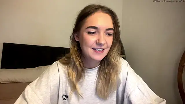 Snapshot of RoxyWet chatting on 05-01-26, 12:43 RoxyWet online show from 05-01-26, 12:43