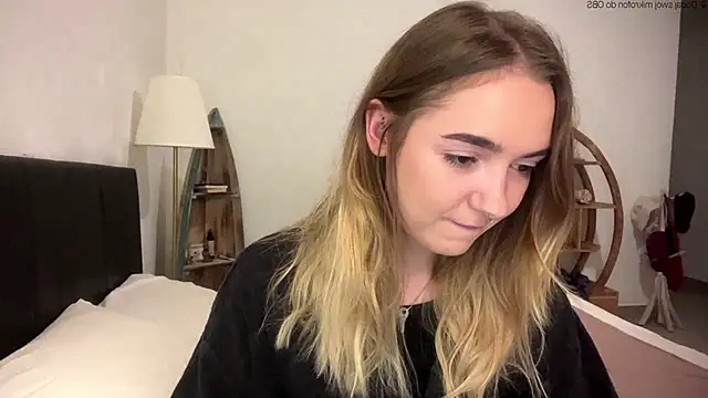 Snapshot of RoxyWet chatting on 05-07-26, 01:25 RoxyWet online show from 05-07-26, 01:25