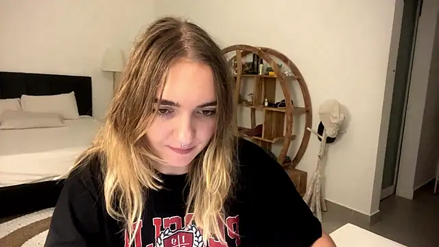 RoxyWet online show from 03-29-26, 06:20