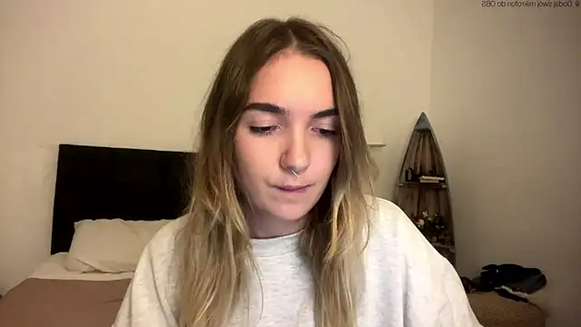 Snapshot of RoxyWet chatting on 04-28-26, 02:21 RoxyWet online show from 04-28-26, 02:21