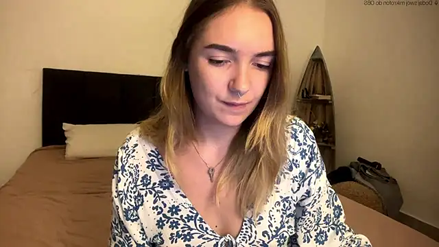 Snapshot of RoxyWet chatting on 04-30-26, 02:24 RoxyWet online show from 04-30-26, 02:24