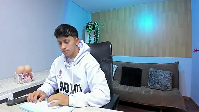 Snapshot of Kei_23 chatting on 07-28-26, 12:01 Kei 23 online show from 07-28-26, 12:01