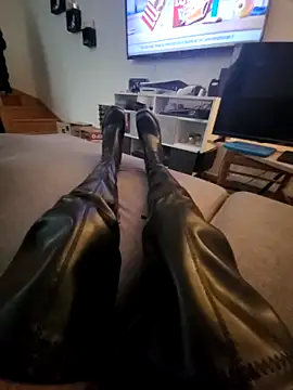 bootslove1 online show from 04-03-26, 09:49