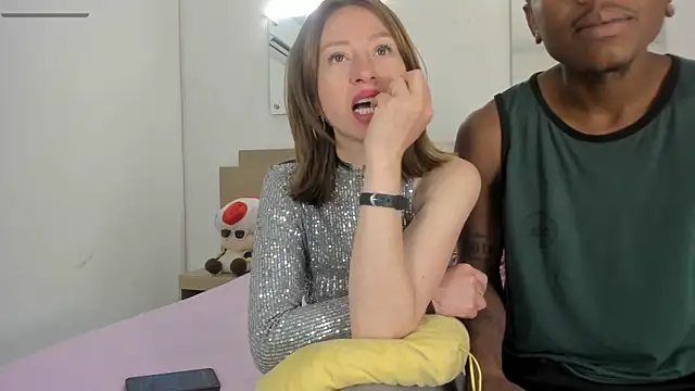 Ebony N Blonde online show from 04-07-26, 07:37
