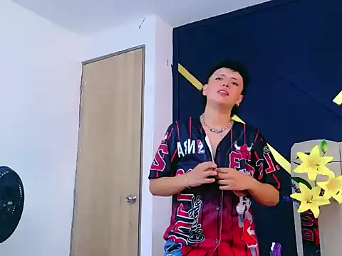 NikiEvanz online show from 04-12-26, 05:05
