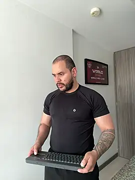 Snapshot of Axel_Dominus chatting on 05-18-26, 06:12 Axel Dominus online show from 05-18-26, 06:12