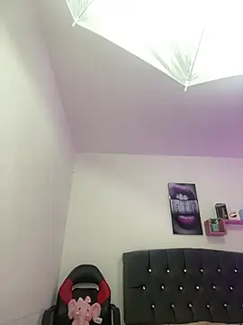 LINDA EF online show from 04-09-26, 01:06