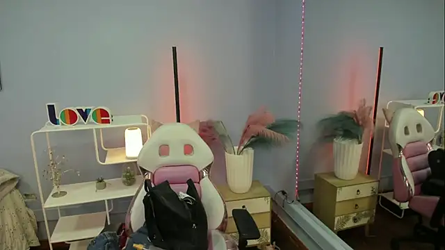 Rachel Wren online show from 07-17-26, 07:22