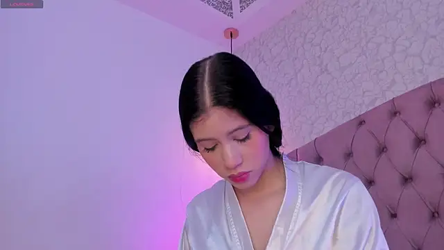 Snapshot of saraa_joness_ chatting on 04-30-26, 06:15 saraa joness online show from 04-30-26, 06:15