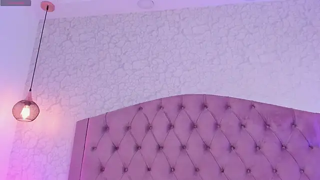 saraa joness  online show from 04-27-26, 06:17