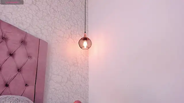 saraa joness  online show from 04-07-26, 05:59