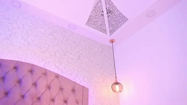 saraa joness  online show from 06-22-26, 07:22