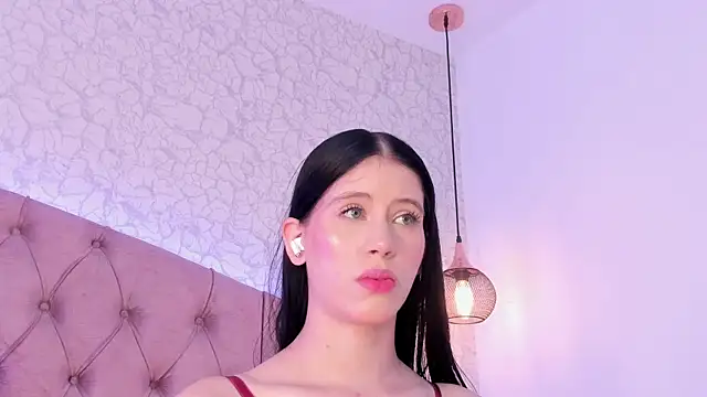saraa joness  online show from 06-15-26, 07:57