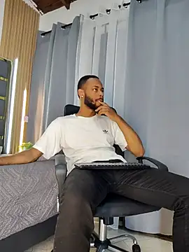 Oliver bigblack cock online show from 04-04-26, 07:42