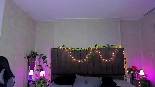 Julieth Caandy online show from 04-12-26, 12:03