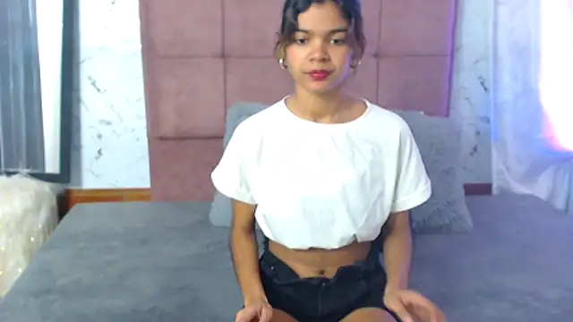 Daniela Lunax online show from 04-05-26, 06:47