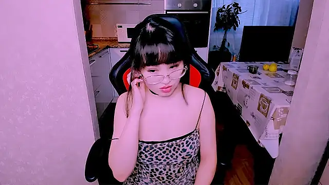 Akiko Yun online show from 02-14-26, 11:32