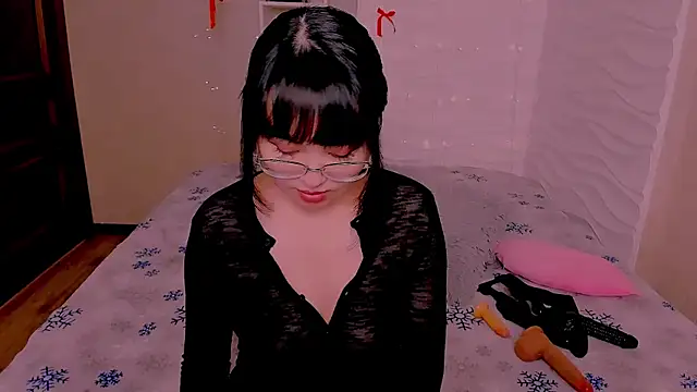 Akiko Yun online show from 06-17-26, 12:54