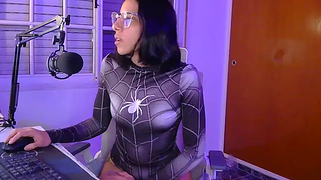 Poison Ivy 29 online show from 04-22-26, 01:56