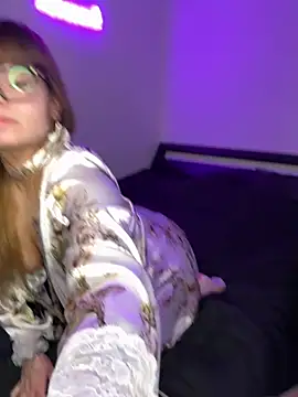 Snapshot of Bunny_devil chatting on 03-18-26, 10:10 Bunny devil online show from 03-18-26, 10:10