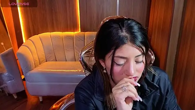 Lia queen tx online show from 04-16-26, 03:07