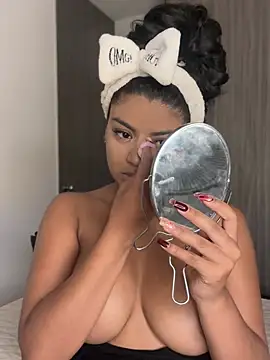 Snapshot of karlymonroe chatting on 03-18-26, 10:10 karlymonroe online show from 03-18-26, 10:10