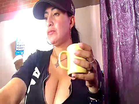 Alexandrina online show from 10-24-25, 04:06