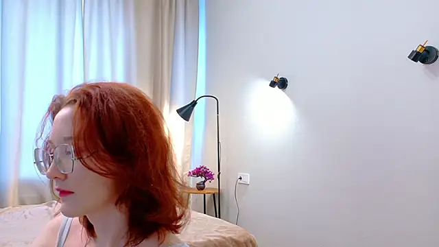 Snapshot of HoneyPetite chatting on 04-10-26, 03:35 HoneyPetite online show from 04-10-26, 03:35