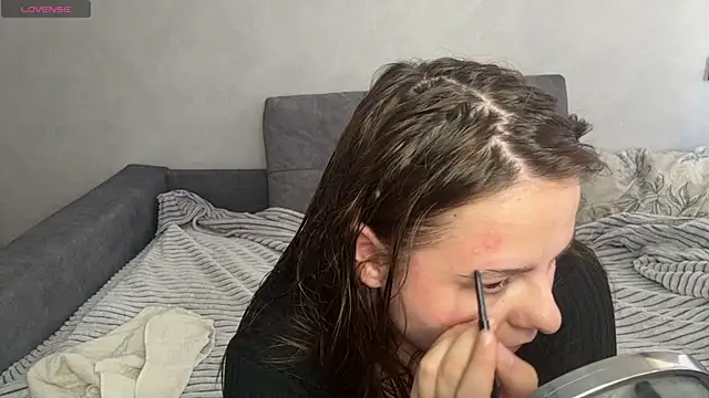 Ellaizatelly online show from 04-15-26, 09:37