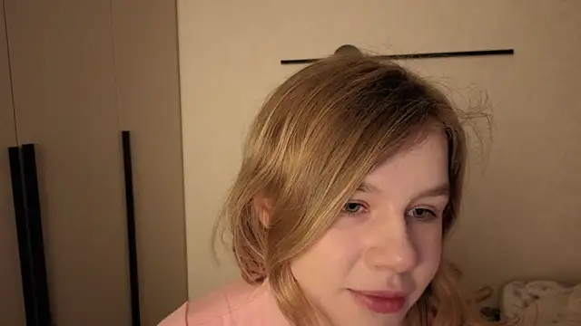 Snapshot of AureliaAngel chatting on 04-17-26, 10:01 AureliaAngel online show from 04-17-26, 10:01