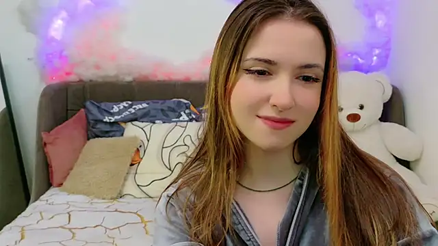 Snapshot of LeenMoonie chatting on 05-18-26, 02:44 LeenMoonie online show from 05-18-26, 02:44