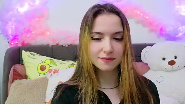 Snapshot of LeenMoonie chatting on 04-03-26, 10:49 LeenMoonie online show from 04-03-26, 10:49