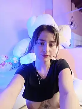 Snapshot of KarolyneLune chatting on 05-20-26, 08:06 KarolyneLune online show from 05-20-26, 08:06