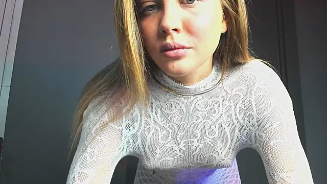 Snapshot of MilaLewi chatting on 06-11-26, 01:49 MilaLewi online show from 06-11-26, 01:49