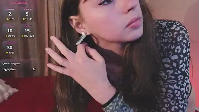 Snapshot of Anny_Ray_ chatting on 04-17-26, 10:23 Anny Ray online show from 04-17-26, 10:23