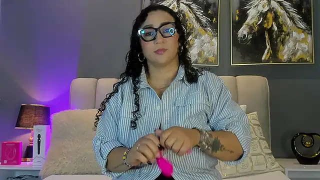 Snapshot of VaniaRouse chatting on 05-29-26, 01:28 VaniaRouse online show from 05-29-26, 01:28