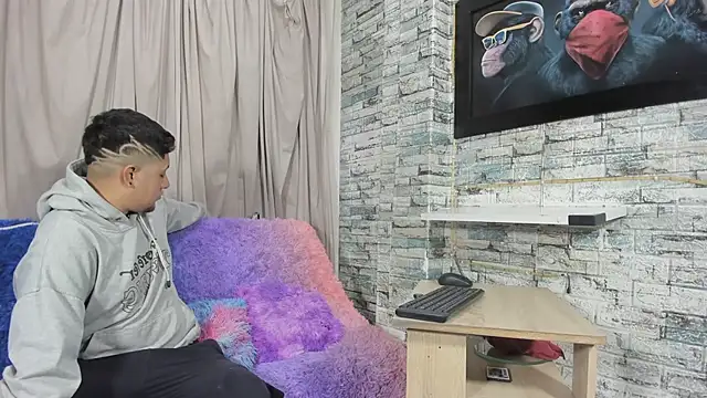NoahAndBunny online show from 05-09-26, 11:13