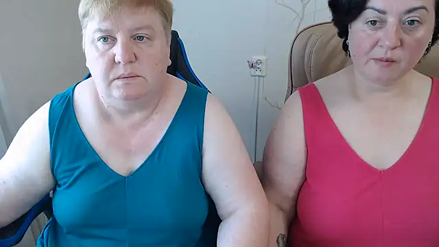 Snapshot of Lindy-Jeanie chatting on 06-19-26, 02:23 Lindy-Jeanie online show from 06-19-26, 02:23