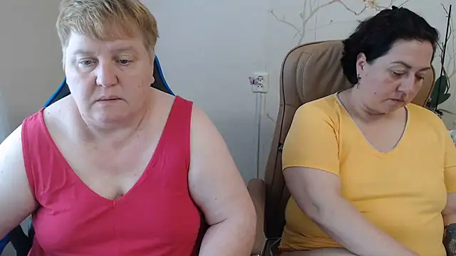 Snapshot of Lindy-Jeanie chatting on 06-15-26, 03:55 Lindy-Jeanie online show from 06-15-26, 03:55