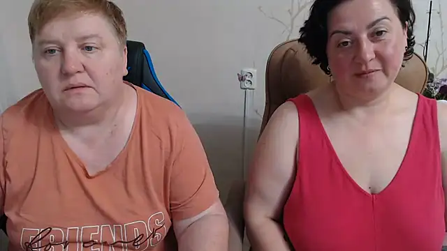 Snapshot of Lindy-Jeanie chatting on 06-20-26, 08:36 Lindy-Jeanie online show from 06-20-26, 08:36