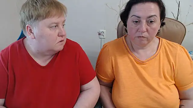 Snapshot of Lindy-Jeanie chatting on 06-14-26, 04:52 Lindy-Jeanie online show from 06-14-26, 04:52