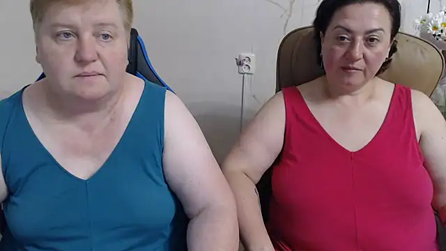 Snapshot of Lindy-Jeanie chatting on 06-25-26, 07:19 Lindy-Jeanie online show from 06-25-26, 07:19