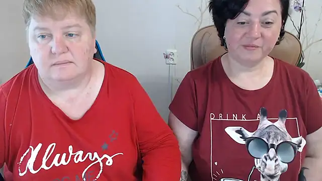 Snapshot of Lindy-Jeanie chatting on 06-12-26, 08:34 Lindy-Jeanie online show from 06-12-26, 08:34