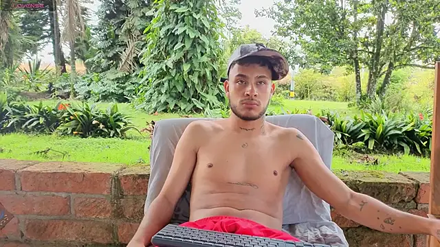 Snapshot of DilanAndres chatting on 04-11-26, 02:32 DilanAndres online show from 04-11-26, 02:32